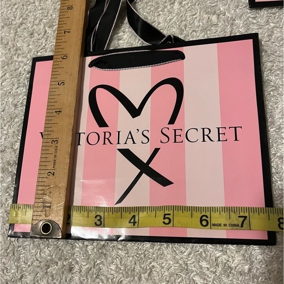 Victoria's Secret Classic Pink & Whiteβ Stripe Gift Shopping Bag Small Set of 4 - Picture 5 of 6